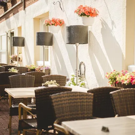 & Restaurant Zum Vater Rhein Hotel Monheim am Rhein