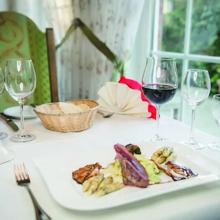 & Restaurant Zum Vater Rhein Monheim am Rhein