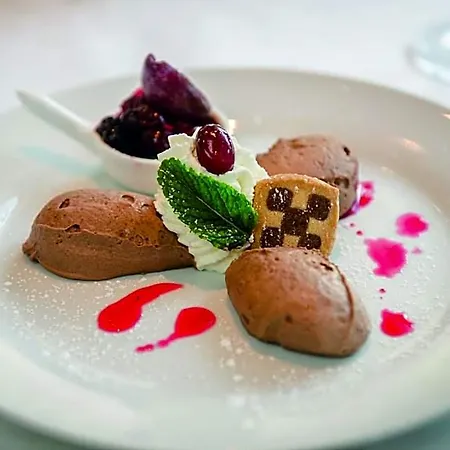 曾法特莱茵餐厅酒店 3* Monheim am Rhein