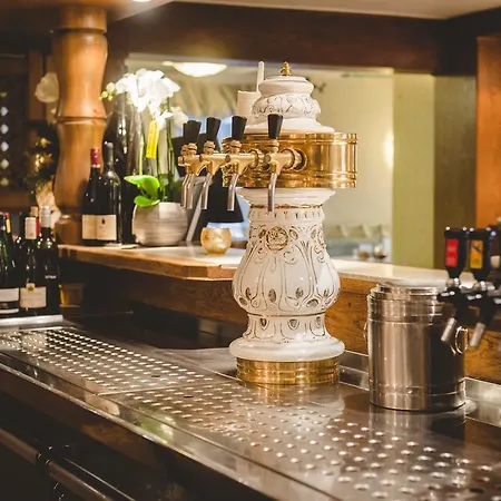 & Restaurant Zum Vater Rhein Hotell