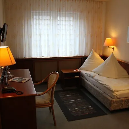 & Restaurant Zum Vater Rhein Hotell Monheim am Rhein