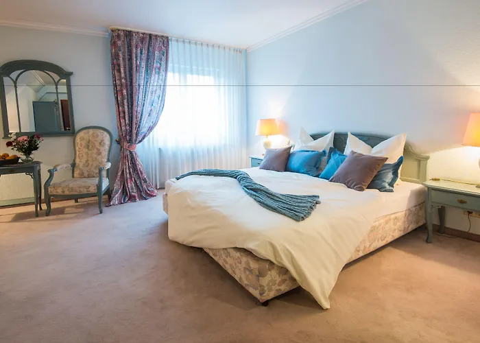 Hotel & Restaurant Zum Vater Rhein Otel Monheim am Rhein