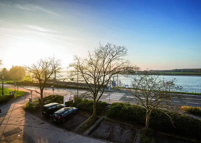 Hotel & Restaurant Zum Vater Rhein Otel