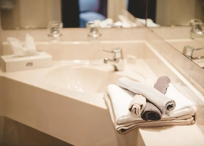 Otel Hotel & Restaurant Zum Vater Rhein 3*